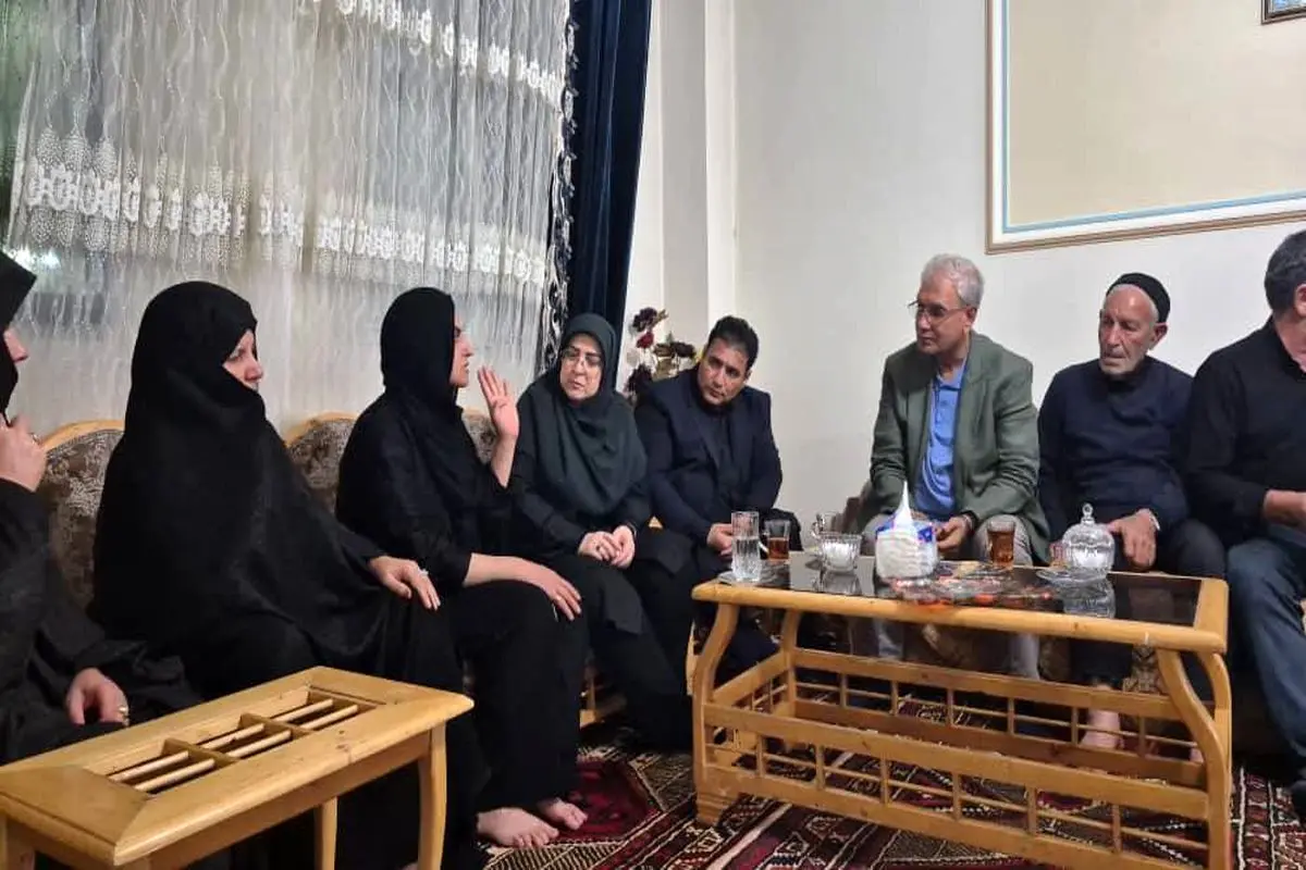دیدار سخنگوی دولت و دستیار اجتماعی رئیس‌جمهور با خانواده الهه حسین‌نژاد