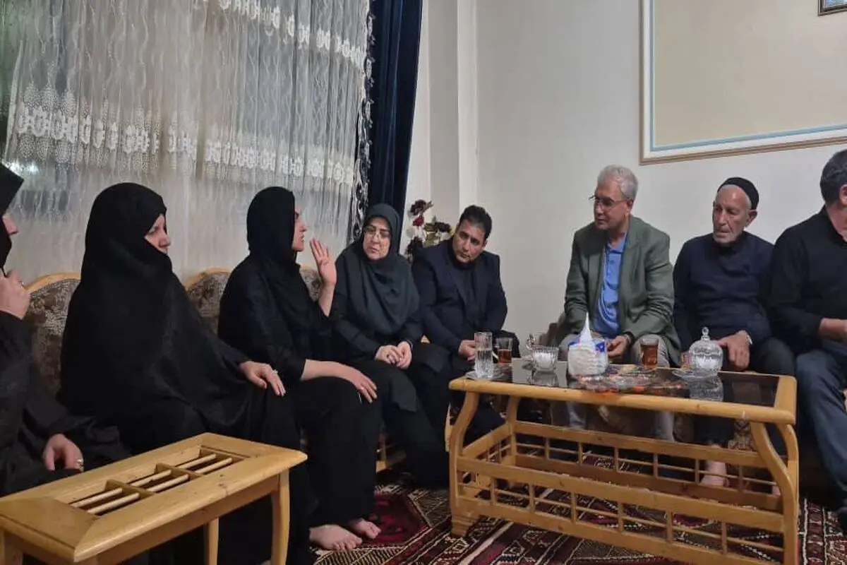 دیدار سخنگوی دولت و دستیار اجتماعی رئیس‌جمهور با خانواده الهه حسین‌نژاد