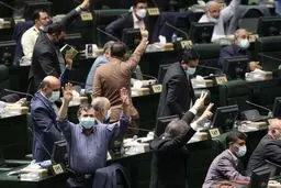 اعطای وام، پاداش و یا امتیازات از زمان ثبت‌نام در انتخابات چه مجازاتی برای کاندیداها در پی دارد؟