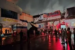 آتش‌سوزی گسترده در یک مجتمع تجاری درگهان مهار شد