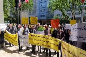 تجمع اساتید اخراجی دانشگاه فرهنگیان مقابل وزارت آموزش و پرورش