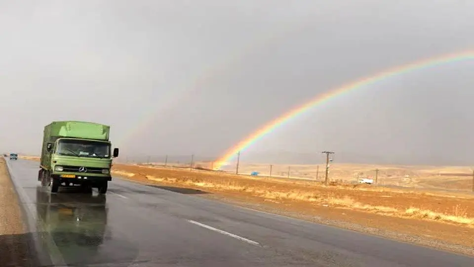 مه آلودگی و لغزنده بودن جاده‌های همدان رانندگان هوشیار باشند