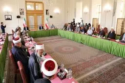 Iran to not give up rights in talks, Palestine support