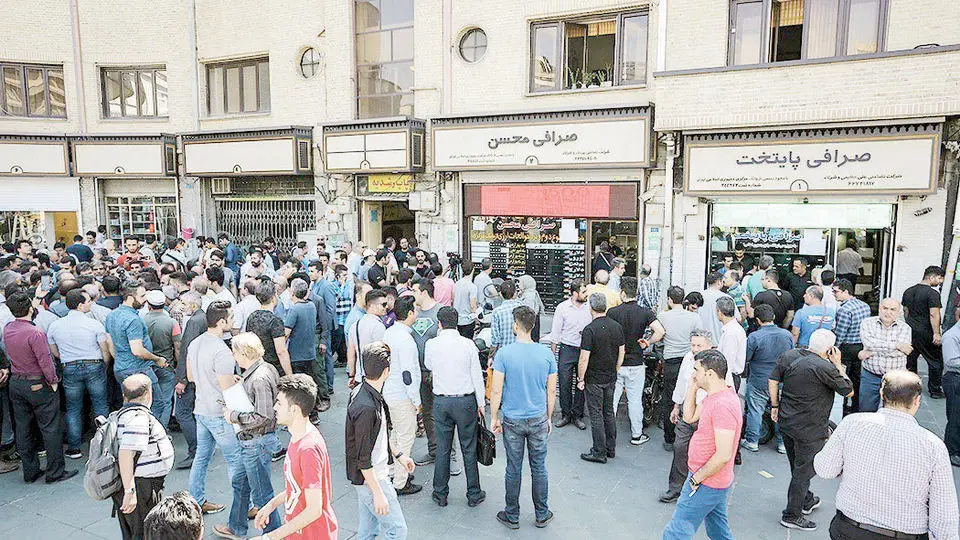بازار؛ خونسرد و تماشاگر
