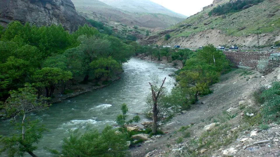 یخ‌بندان زمستانی در رودخانه کرج+ویدئو

