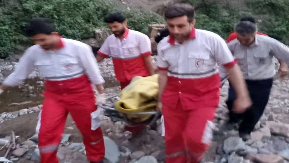 رودخانه چالوس پدر خانواده را با خود بُرد اما همسر و دخترش را نجات دادند