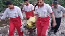رودخانه چالوس پدر خانواده را با خود بُرد اما همسر و دخترش را نجات دادند

