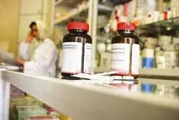 تحریم‌ها و محاصره آمریکا تأمین دارو در ایران را مختل کرده است