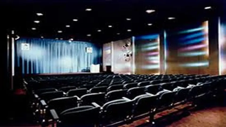 نمایش 2 مستند  هم‌زمان با نمایشگاه

