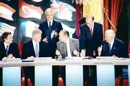 جهان در نقطه صفر