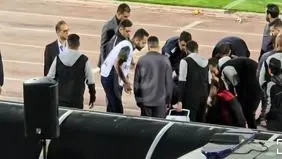مدافع سپاهان به بیمارستان منتقل شد + ویدیو 
