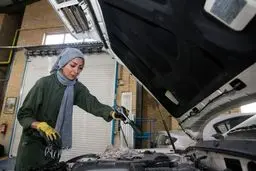 اولین تعمیرگاه خودرو ویژه زنان در تهران راه‌اندازی شد