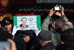 عکس‌هایی که ایسنا از دسته‌گل‌های اهدایی در مراسم ترحیم علی شمخانی منتشر کرد