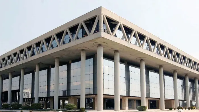 سِرو لجاجت مقابل میلِ مخاطب