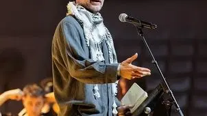 سخنرانی گواردیولا با چفیه در یک کنسرت خیریه به نفع فلسطین 