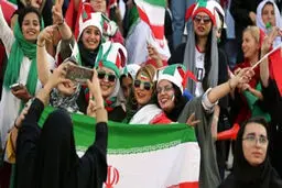 تعطیلات در پرانتز