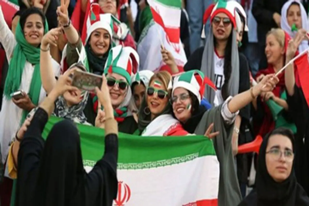 تعطیلات در پرانتز