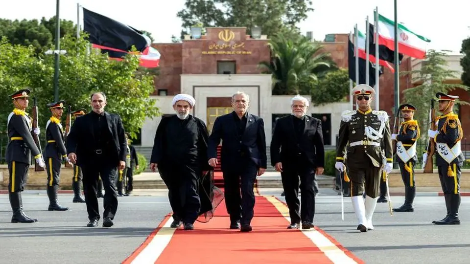 پزشکیان وارد شهر خانکندی جمهوری آذربایجان شد