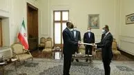 سفیر الکویت الجدید لدى طهران یقدم نسخة من اوراق اعتماده لوزیر الخارجیة الایراني