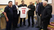 با تمام توان برای سربلندی ایران در میدان حاضر شوید