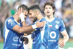 این گوی و این میدان