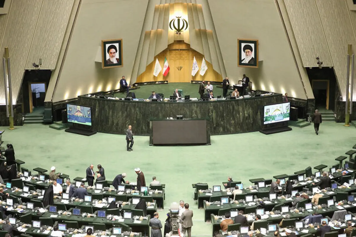 جلسه صحن مجلس آغاز شد/ وزیر کار به نمایندگان پاسخ می‌دهد